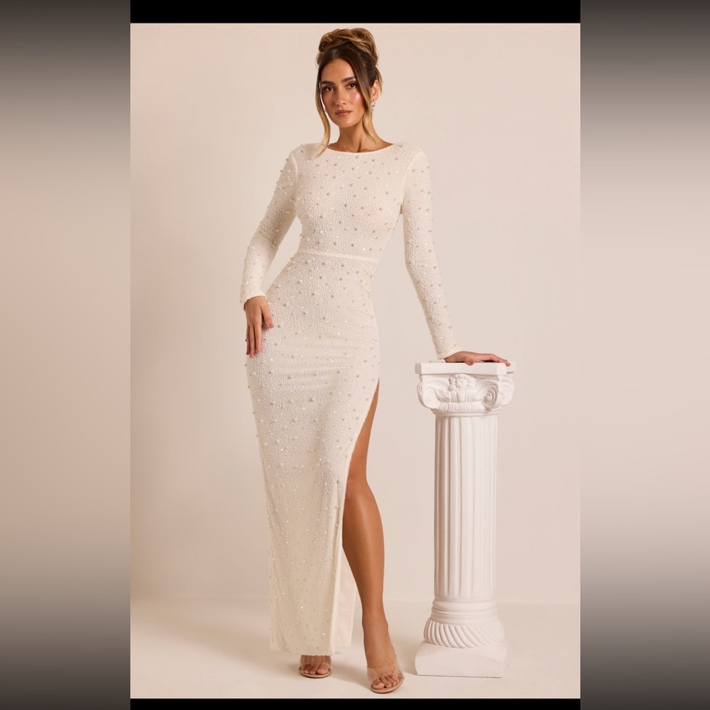 This dress is brand new with tags and in its original box! Vienna long sleeve